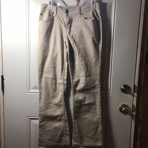 Signature Levi Strauss & Co. Low Rise Bootcut woman’s tan jeans size 6
